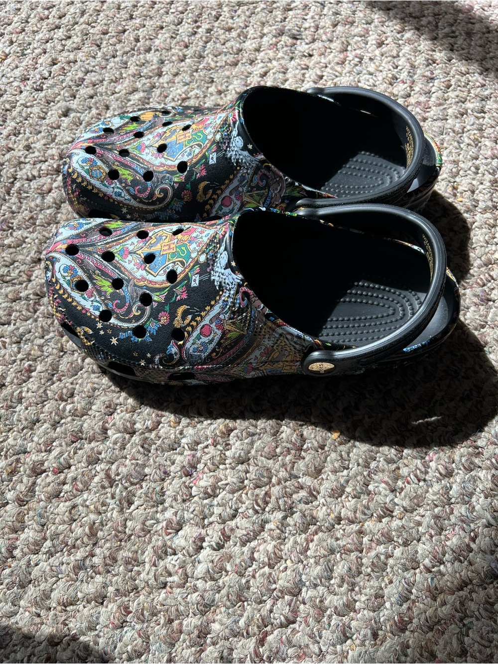CROCS Harry Potter Hogwarts Crest Men’s 8 Women’s 10 EUC - Picture 2 of 5